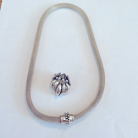 Beautiful Silver-tone Necklace - Picture 4 of 5